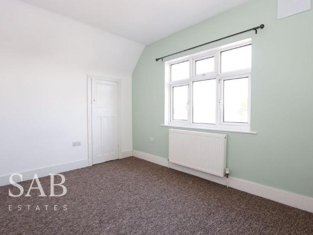 4 bedroom detached bungalow to rent