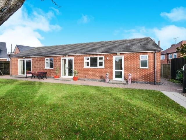 4 bedroom detached bungalow to rent