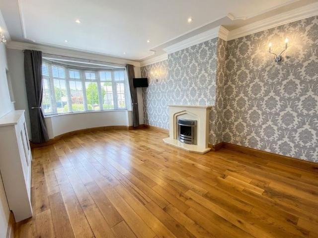 4 bedroom detached bungalow to rent