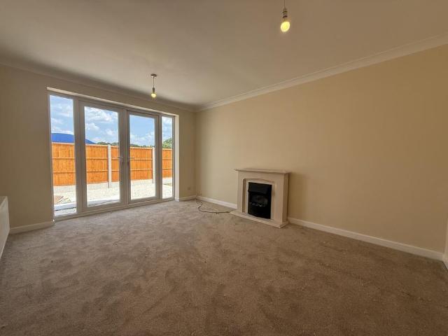 4 bedroom detached bungalow to rent
