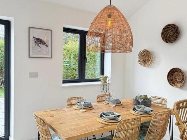 4 bedroom detached bungalow to rent