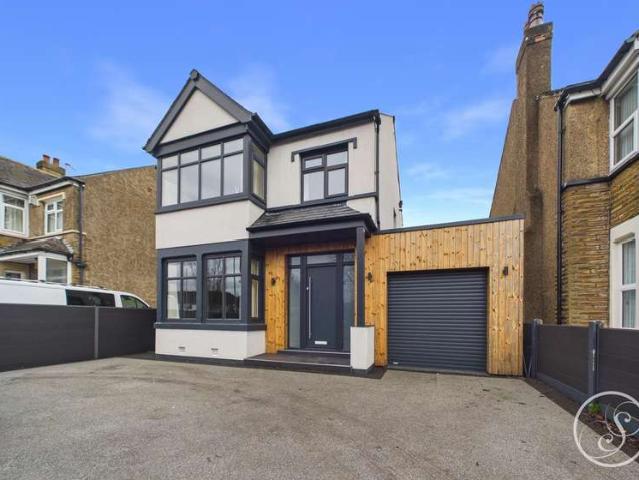 4 Bedroom Detached House