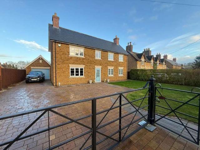 4 Bedroom Detached House