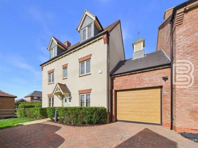 4 Bedroom Detached House