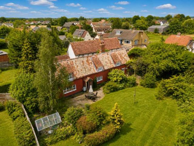 4 Bedroom Detached House