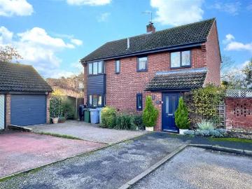 4 Bedroom Detached House