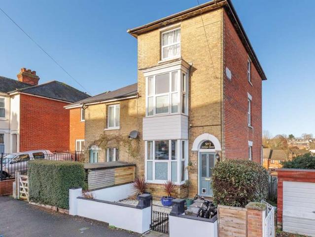 4 Bedroom Semi Detached House