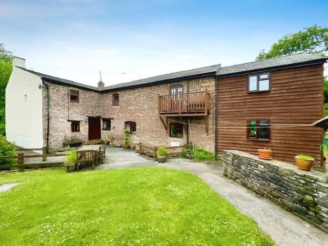 5 Bedroom Detached House