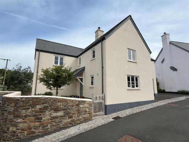 4 Bedroom Detached House
