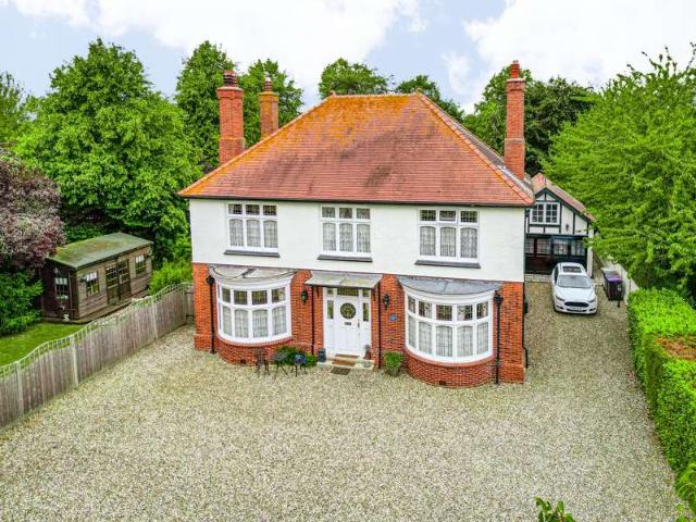 4 Bedroom Detached House