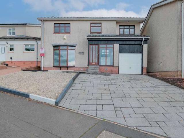 4 Bedroom Detached House