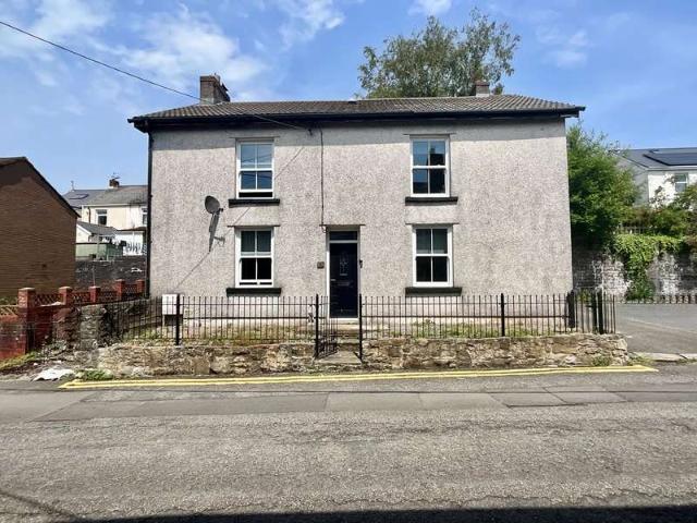 4 Bedroom Detached House