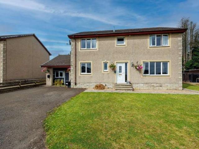 4 Bedroom Detached House