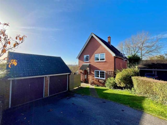 4 Bedroom Detached House