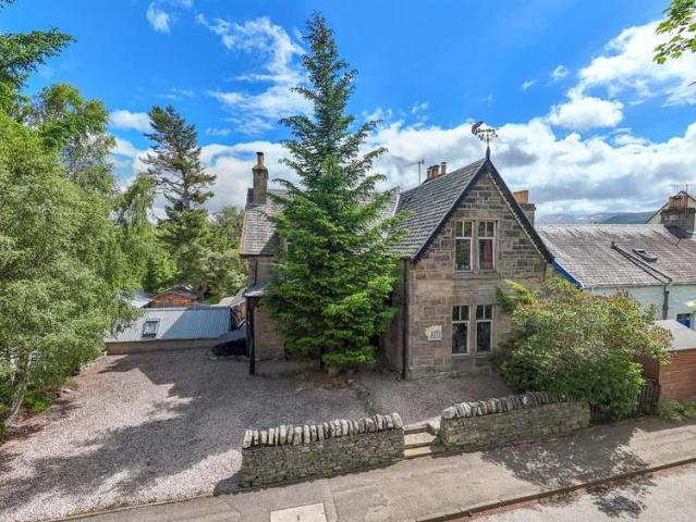4 Bedroom Detached House