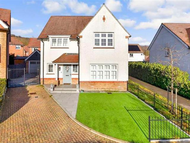 4 Bedroom Detached House