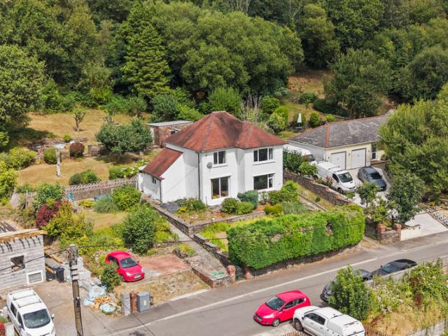4 Bedroom Detached House