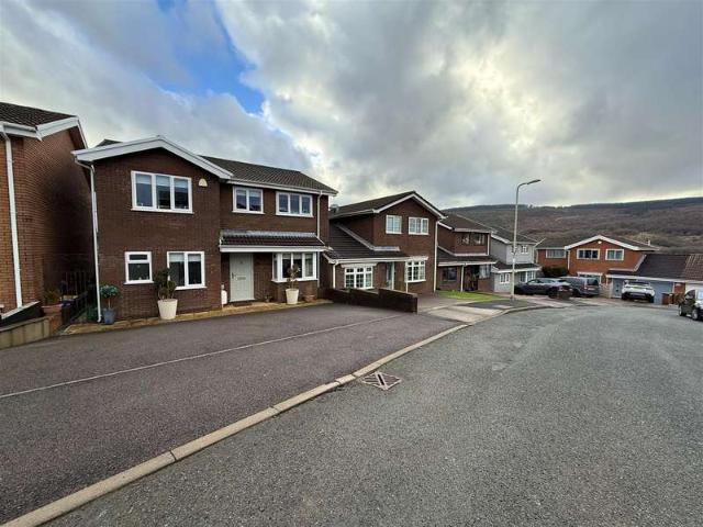 4 Bedroom Detached House