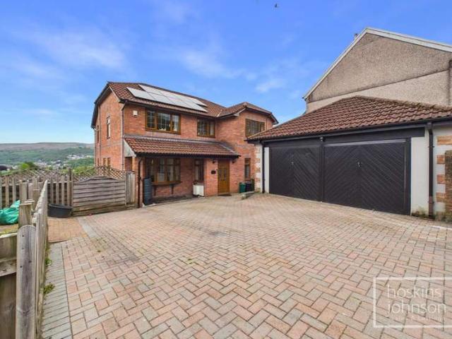 4 Bedroom Detached House