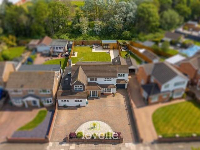 4 Bedroom Detached House