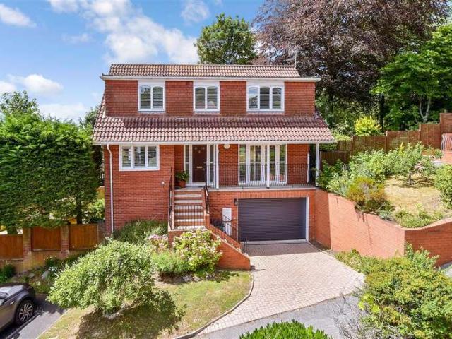 4 Bedroom Detached House