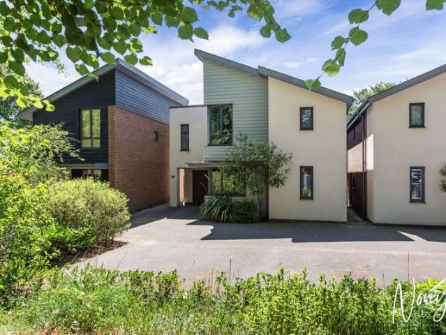 4 Bedroom Detached House