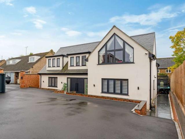 4 Bedroom Detached House