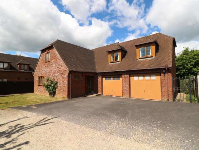 4 Bedroom Detached House