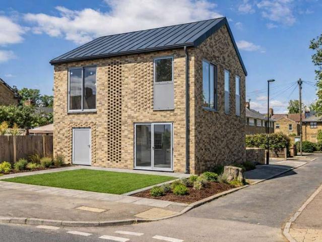 4 Bedroom Detached House
