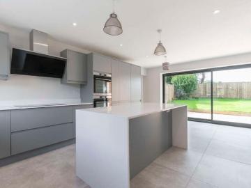 4 Bedroom Detached House