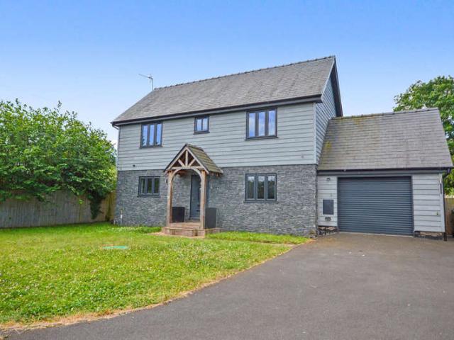4 Bedroom Detached House