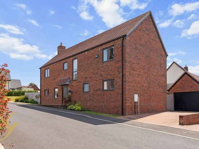 4 Bedroom Detached House