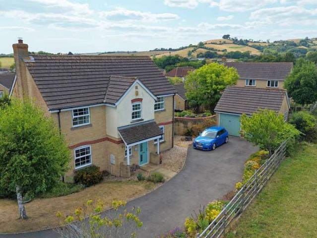 4 Bedroom Detached House