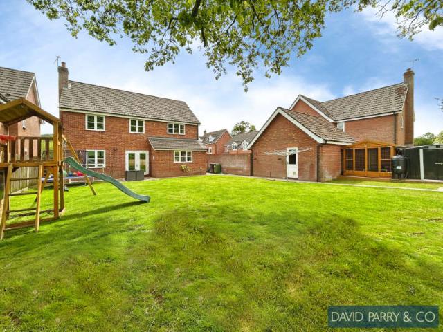 4 Bedroom Detached House
