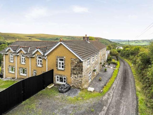4 Bedroom Detached House
