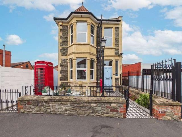 4 Bedroom Detached House