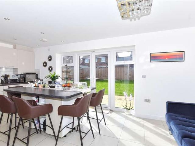 4 Bedroom Detached House