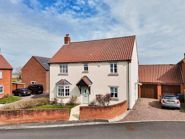 4 Bedroom Detached House