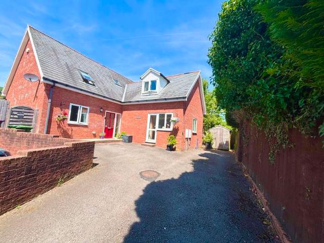 4 Bedroom Detached House