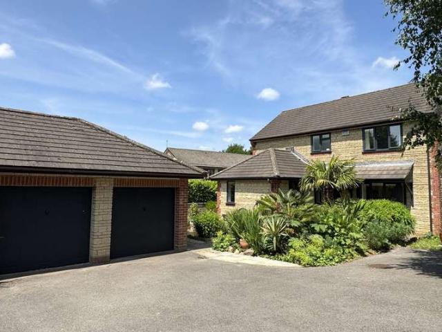 4 Bedroom Detached House