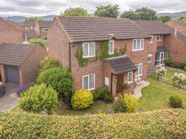 4 Bedroom Detached House