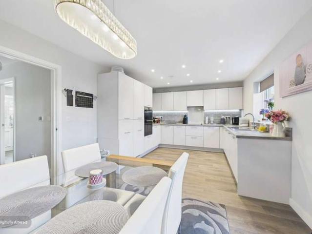 4 Bedroom Detached House