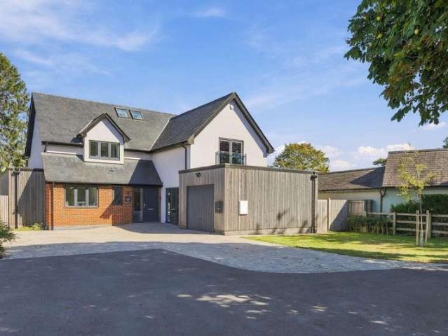 4 Bedroom Detached House
