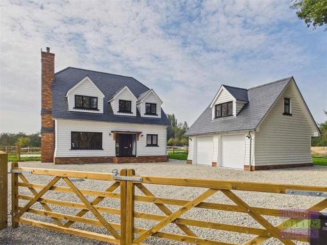 4 Bedroom Detached House