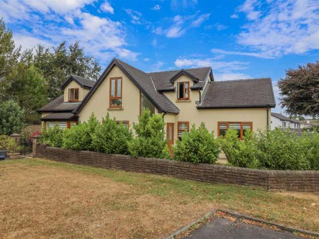 4 Bedroom Detached House