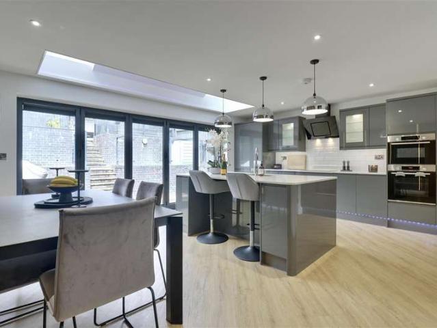 4 Bedroom Detached House