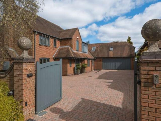 4 Bedroom Detached House