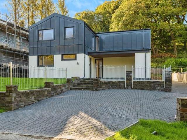 4 Bedroom Detached House