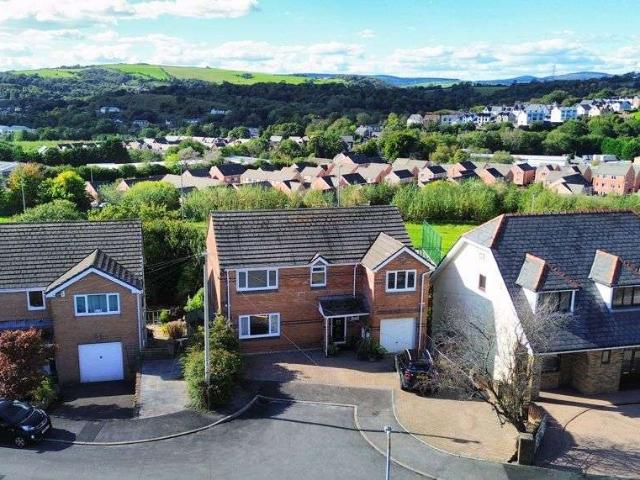 4 Bedroom Detached House