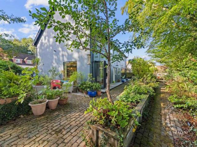 4 Bedroom Detached House